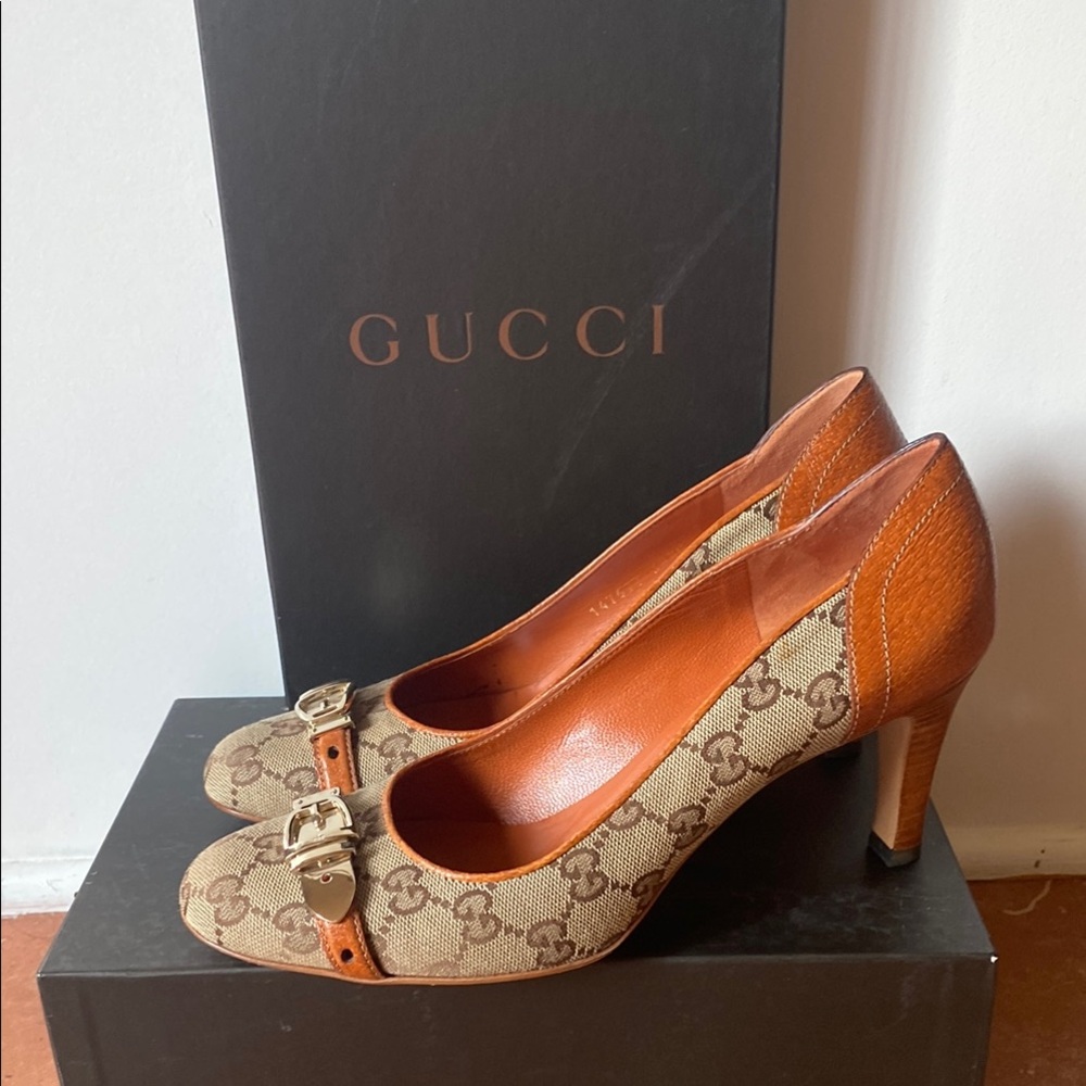 Gucci Brown and Tan  with Monogram Canvas.
Excellent condition and gorgeous .